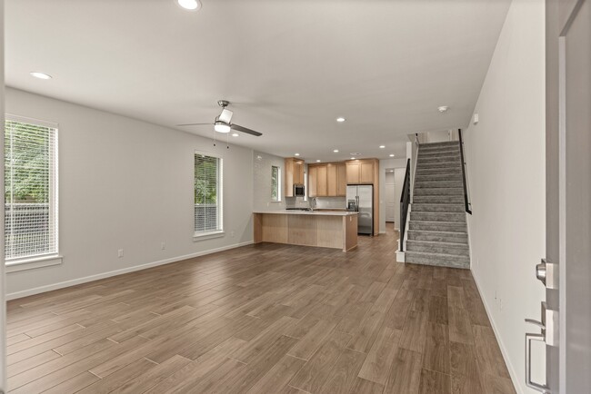 Foto del edificio - 319 W Commercial St