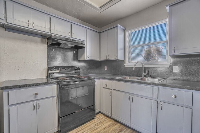 Foto del edificio - 4028 NW Ozmun Ave