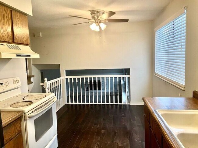 Foto del edificio - Gorgeous 4 Bed, 2 Bath Home in Central For...