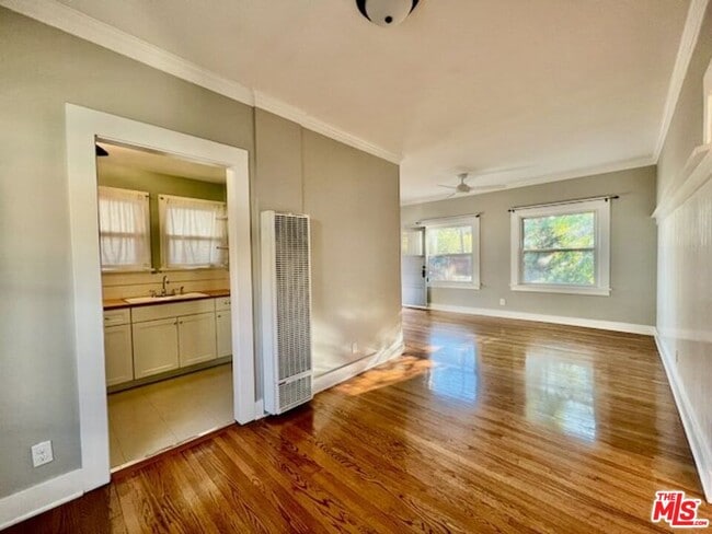 Building Photo - 1047 Laguna Ave