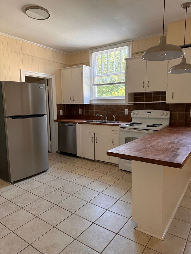 Photo - 3 Bedroom || 1.5 Bathroom Home