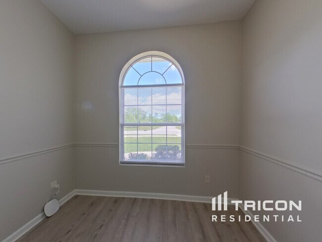 Building Photo - 2640 Glenhaven Dr