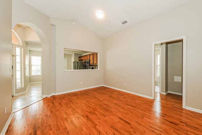 Foto del edificio - 2877 Sutton Estates Cir N