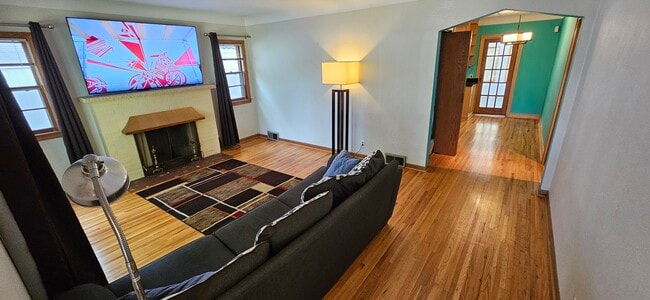 Building Photo - 3046 McKinley St NE