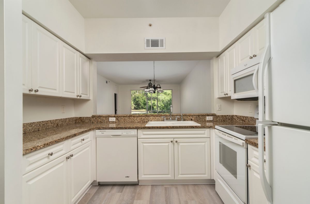 Foto principal - 3245 Cypress Glen Way