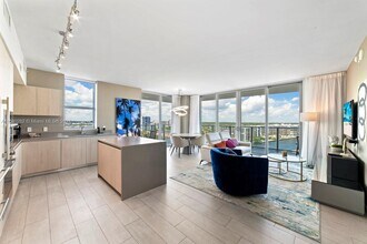 Building Photo - 4010 S Ocean Dr