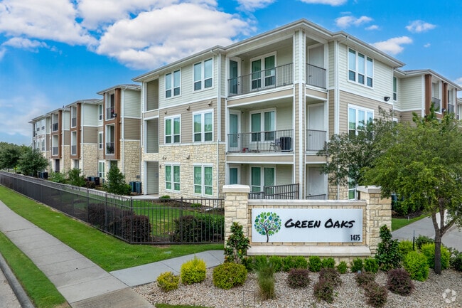 Building Photo - Green Oaks Apartments- Income Restricted