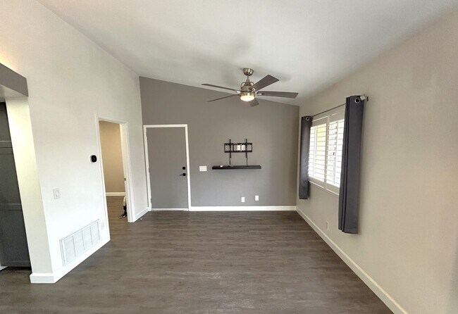 Building Photo - OAK CREEK DR UNIT D ONTARIO 91761  (2 BED / 2 BATH)