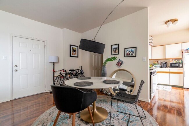 Foto del edificio - 3751 N Halsted St