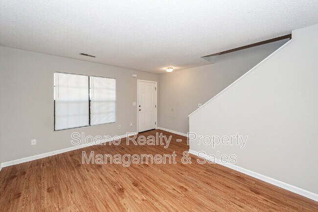 Foto del edificio - 296 Fleming Rd