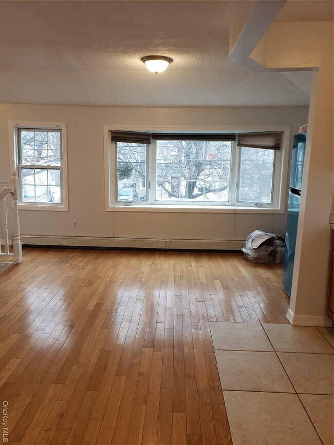 Foto del edificio - 224-26 Edmore Ave