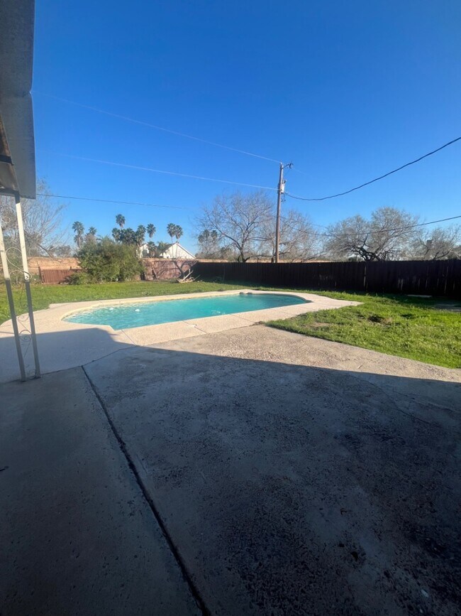 Foto del edificio - 3020 Floresta St