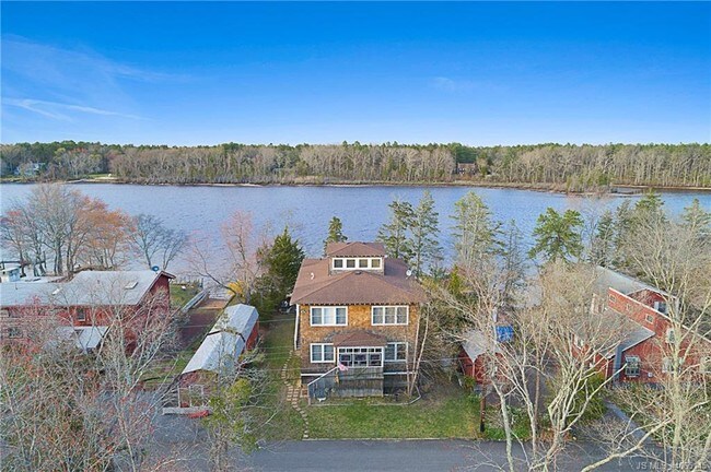 Building Photo - 5328 River Dr