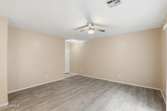 Foto del edificio - 15818 N 25th St