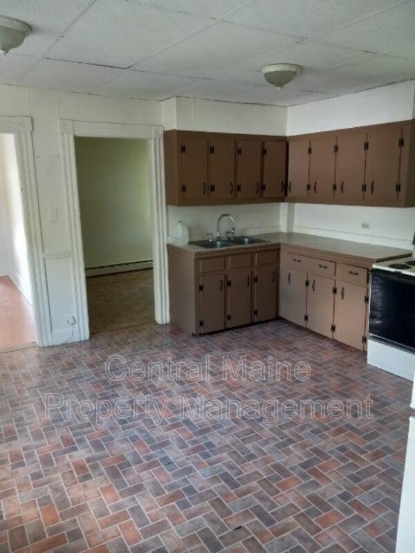 23 Oakland St Unit 2, Waterville, ME 04901 Condo for Rent in