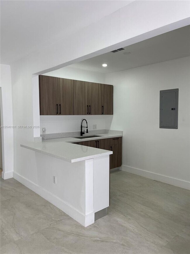 Foto del edificio - 1310 Sharazad Blvd