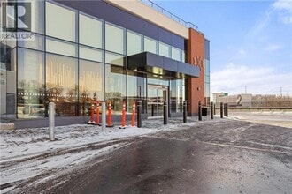 Building Photo - 25 Wellington St S