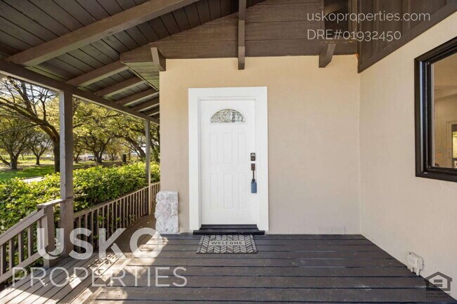 Foto del edificio - "Charming 3-Bedroom Retreat in Granite Bay...