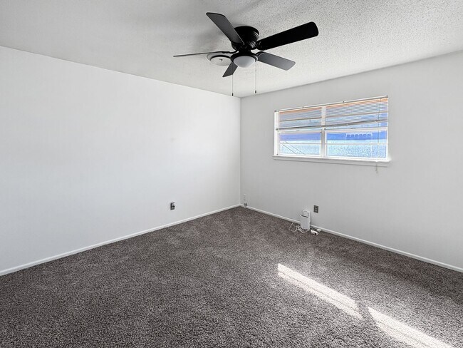 Foto del edificio - 513-517 East Sunset Circle