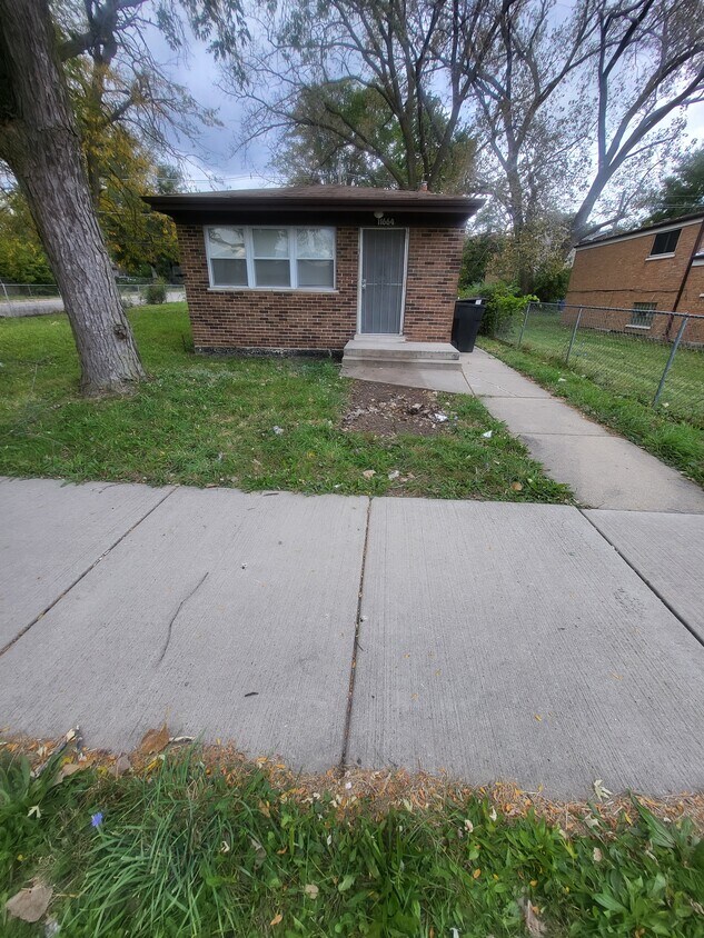 Foto principal - 11664 S Watkins Ave
