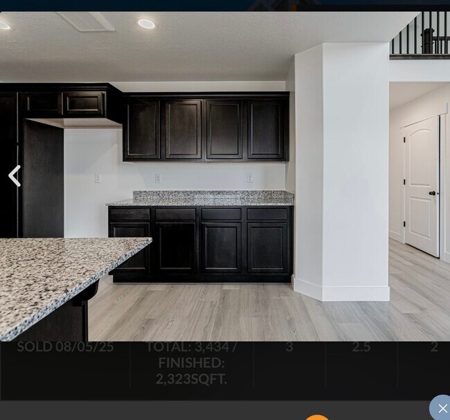 Foto del edificio - 13735 Devers Dr