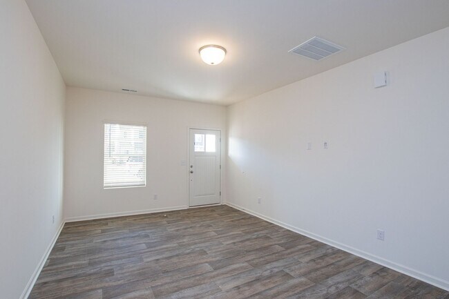 Building Photo - BEAUTIFUL 3BD/2.5BTH Townhome - Belmont - AUGUST 2026 MOVE IN