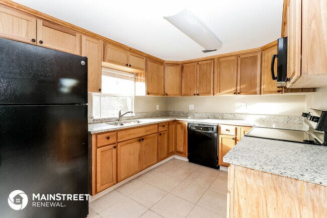 Building Photo - 7051 Lenox Dr
