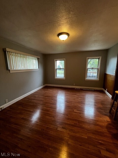 Building Photo - 536 Syme St