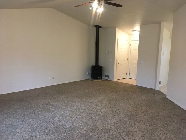 Foto del edificio - **1st Month FREE!!** Great SW Bend Home Close To The Old Mill!