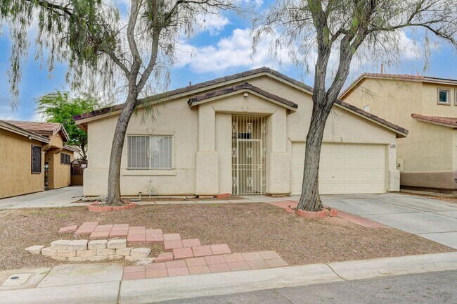 Foto del edificio - Rare Single Story Home with hard flooring!