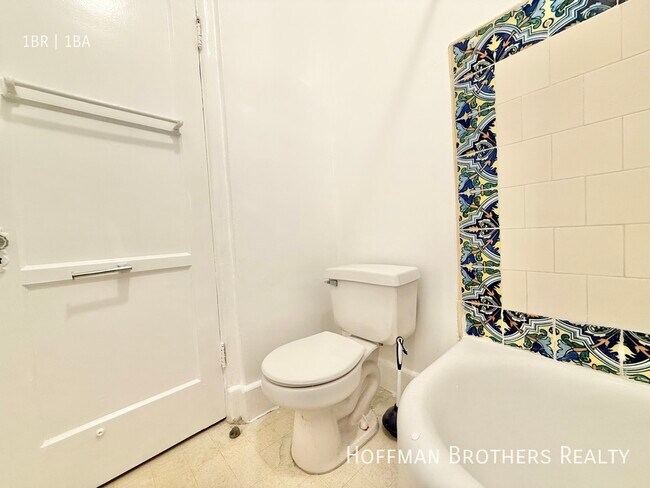 Foto del edificio - 6031 Whitworth Dr