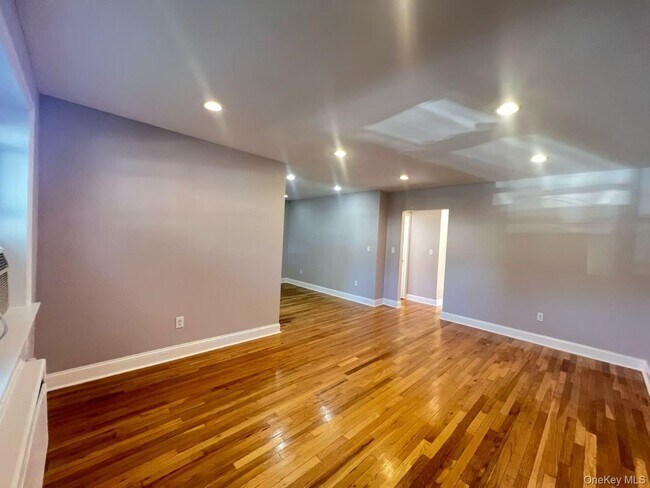 Foto del edificio - 136-10 Jewel Ave