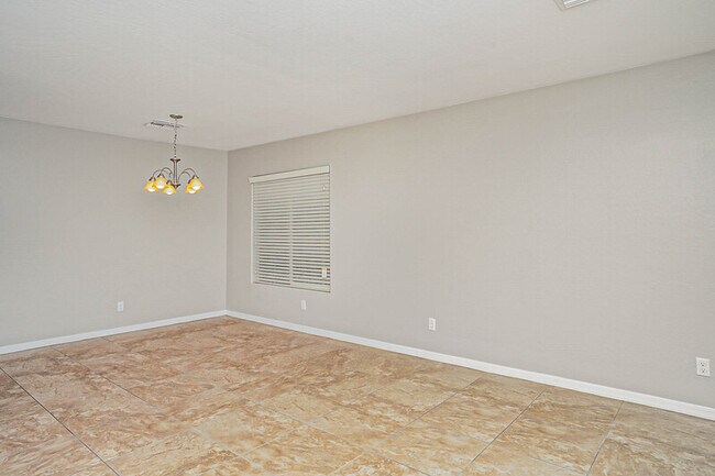 Building Photo - 5805 S 27th Ln