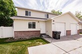 Foto principal - Updated 2-Bedroom Home with Garage and Fen...