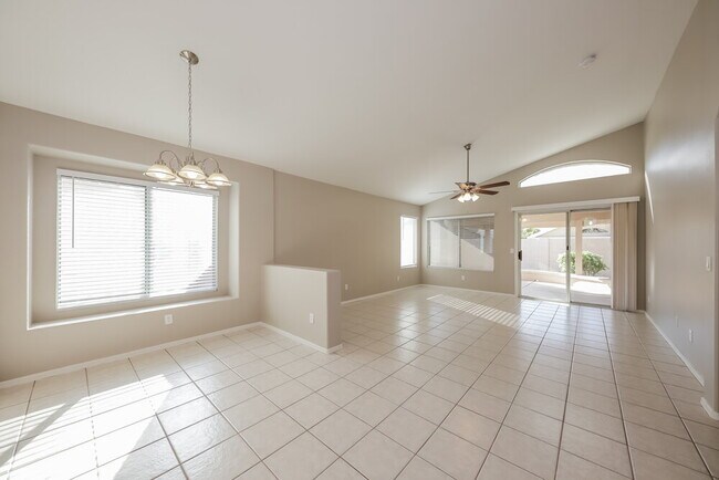 Foto del edificio - 8373 W Troy St