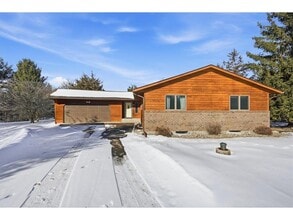 Building Photo - 1072 Buck Ridge