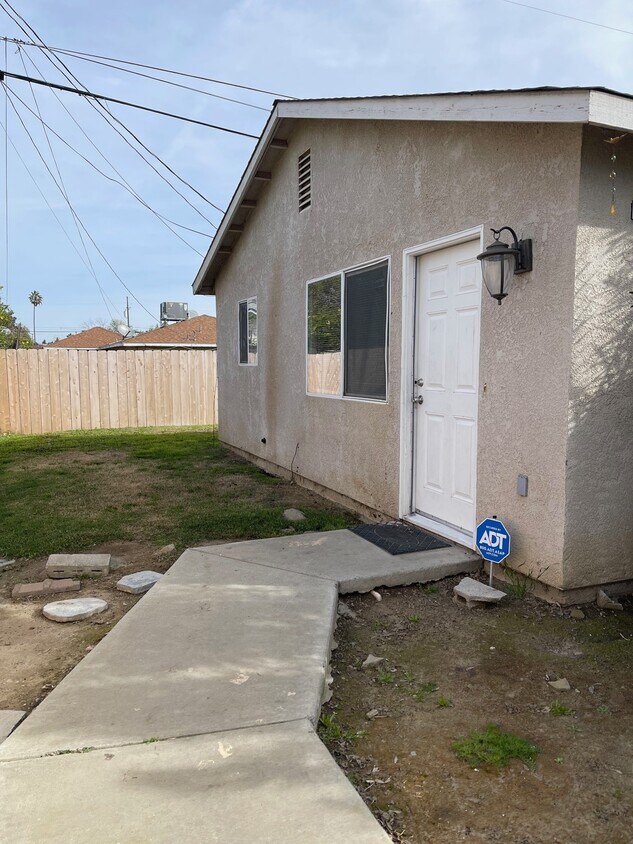 Foto principal - 310 E Elm St