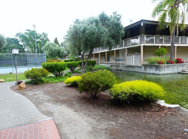 Foto del edificio - 410 N Civic Dr