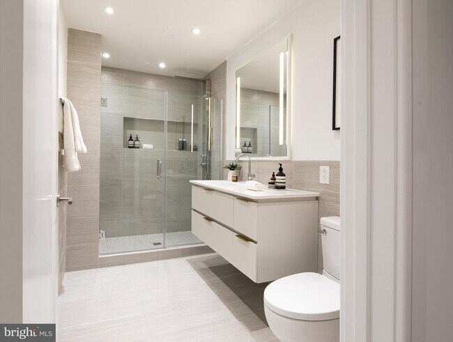 Building Photo - 900 N 9th St