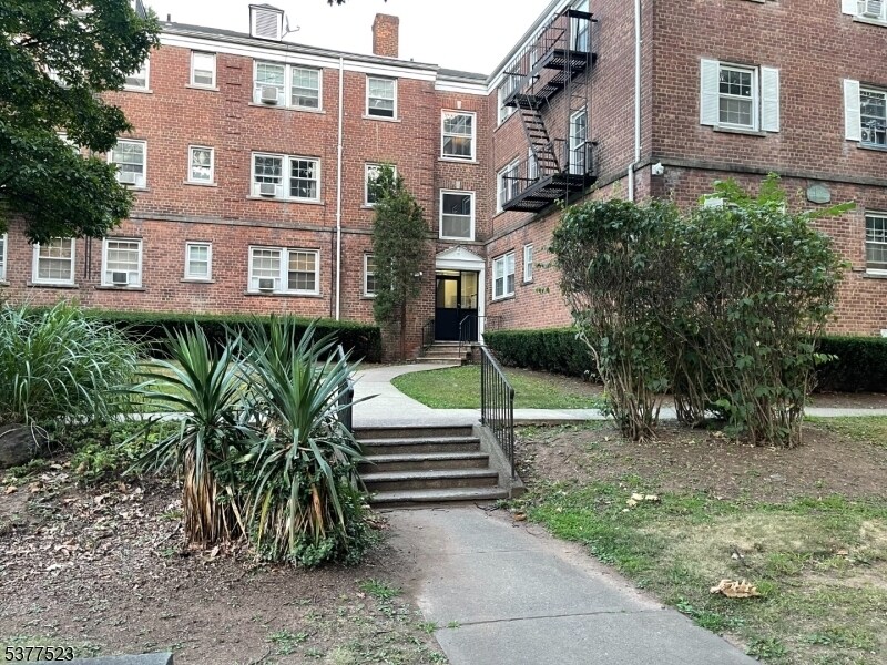 Primary Photo - 77 Forest Hill Pkwy