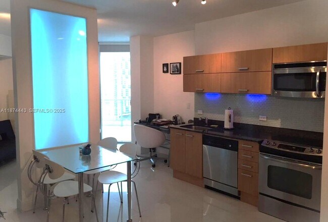 Foto del edificio - 350 S Miami Ave