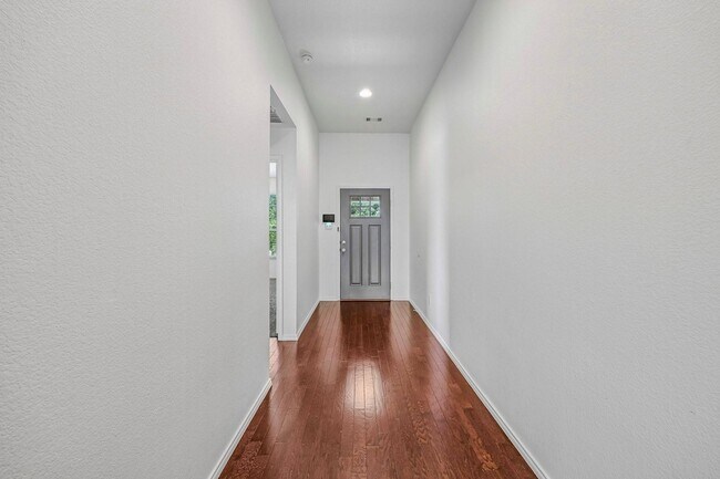 Building Photo - 512 Stableford St