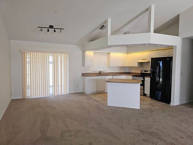 Building Photo - True 4 bedroom 2 bath 2 car garage home in NW Cape Coral!!