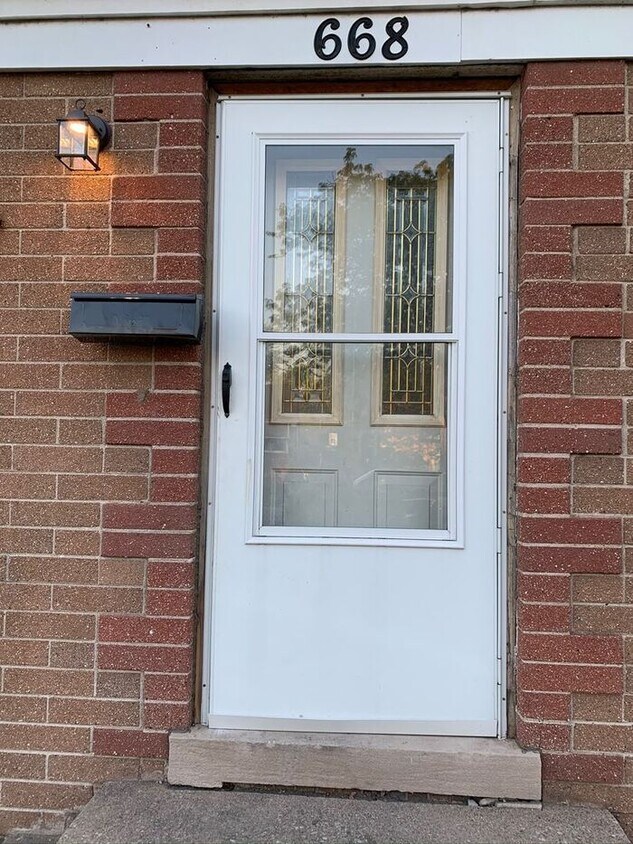 Primary Photo - 668 Illinois St