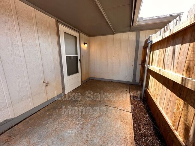 Building Photo - 7210 Kings Manor Ct