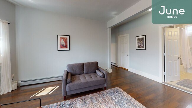 Building Photo - ROOM ONLY in 4-bed/1.5-bath Home