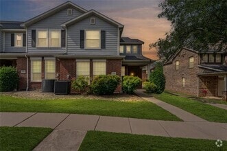 Building Photo - 2301 Stoneleigh Pl