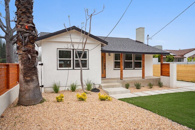 Building Photo - 19433 Valerio St