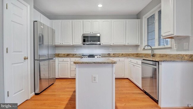 Building Photo - 2453 Cheyenne Dr