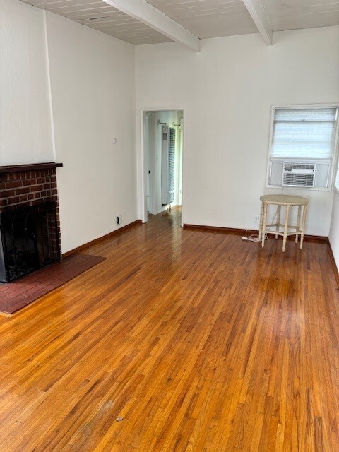 Living Room with Gas Fireplace (Artificial Logs) - 3409 Pacific Ave